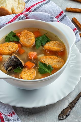 Суп из рыбных консервов с рисом