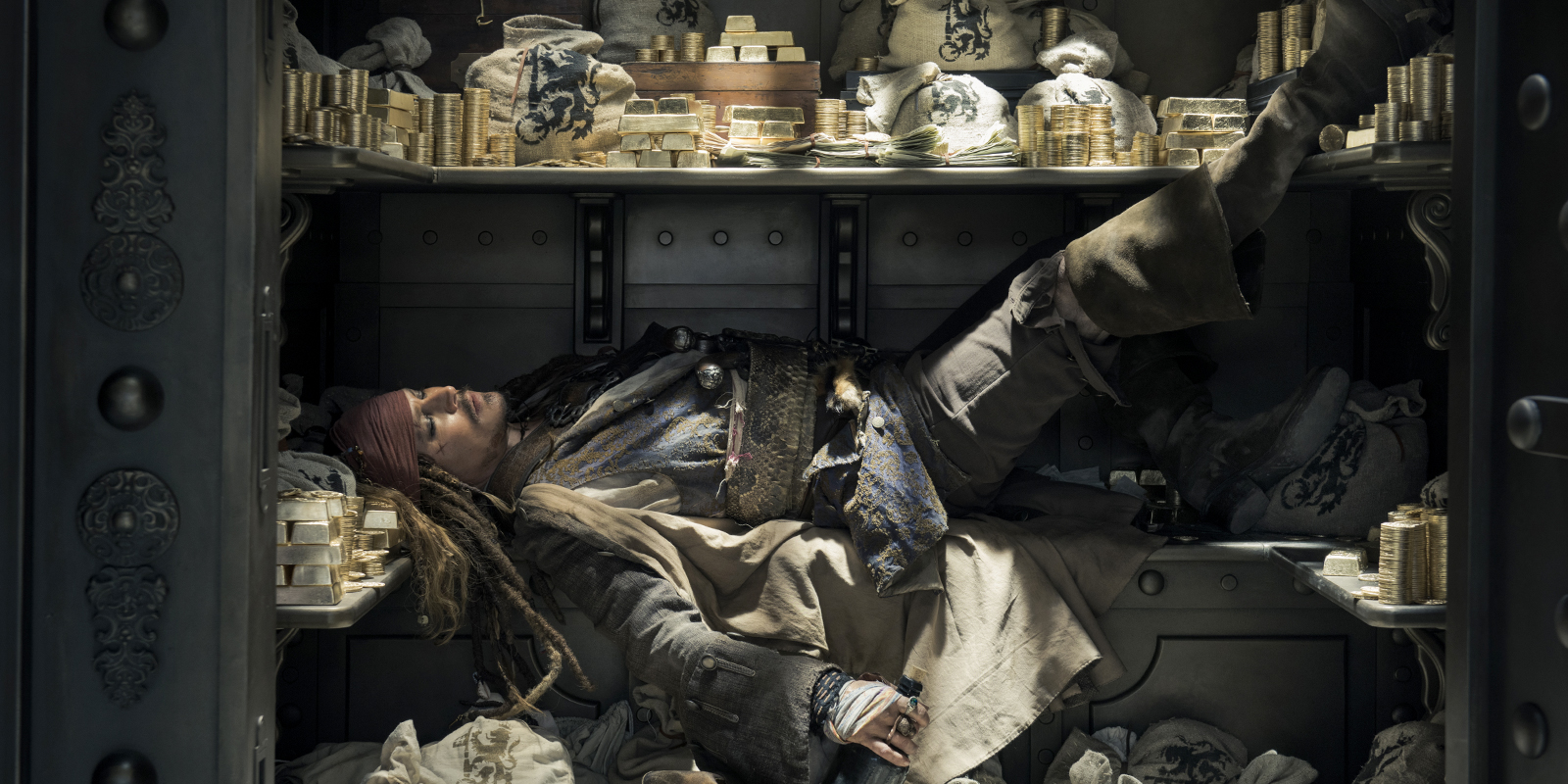 Короткая, но любопытная задача про банковский сейф