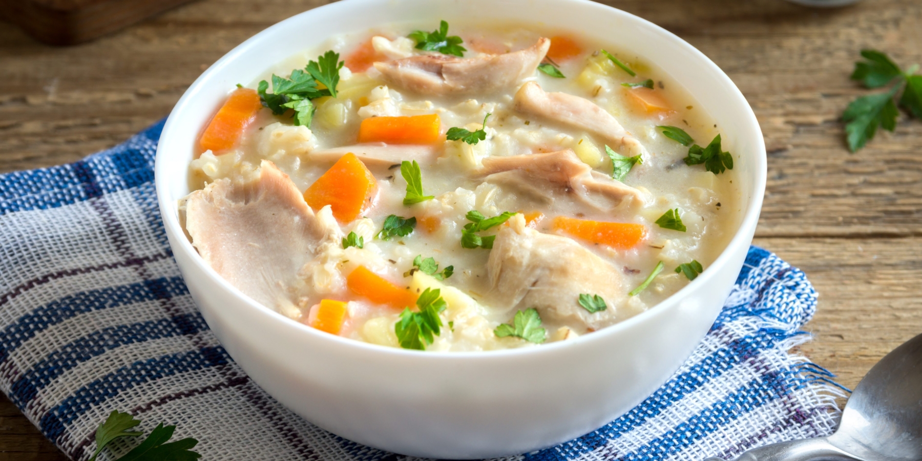 Куриный суп с рисом, яблоками и овощами