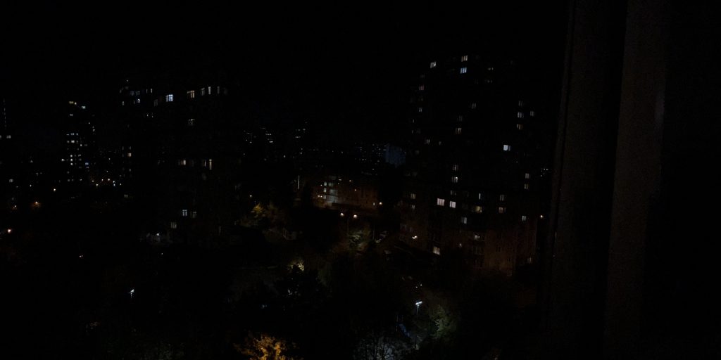 Ночная съёмка в панорамном режиме сверхширокоугольной камерой iPhone 13 Pro