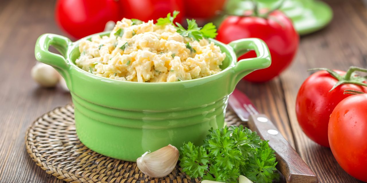 Сырный салат с яйцом и чесноком рецепт – Европейская кухня: Салаты. «Еда»