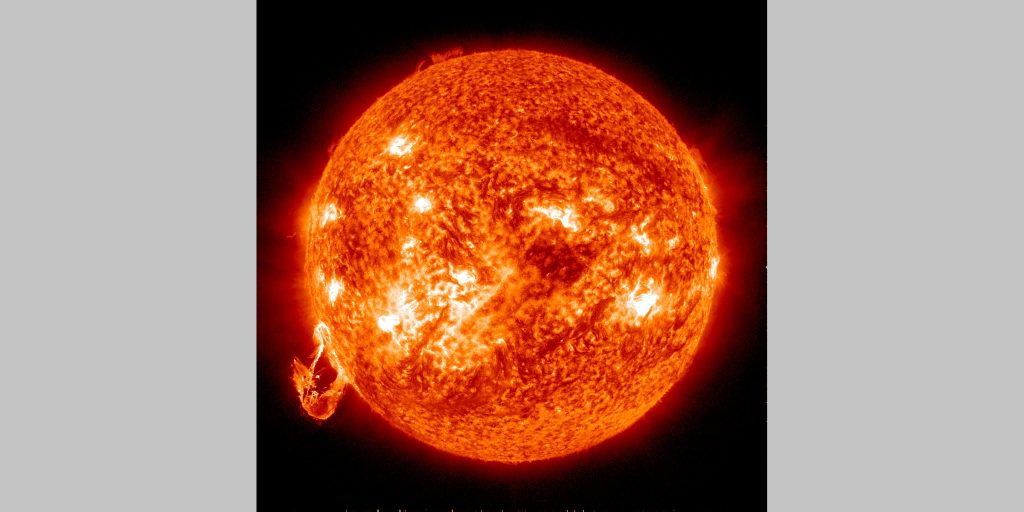 Насколько вредны вспышки на Солнце и можно ли их предсказать