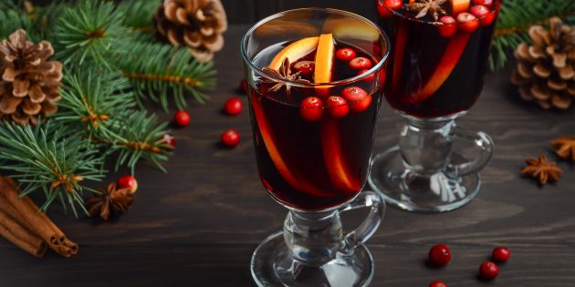 7 безалкогольных коктейлей на Новый год: ягодный глинтвейн