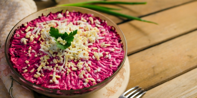 Яичные блинчики с начинкой из фарша Лайфхакер