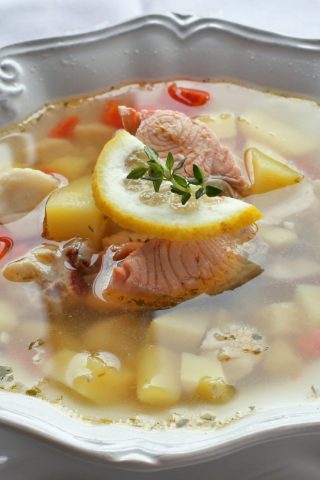 Суп с красной рыбой и лимоном