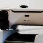 Sony работает над аксессуаром, который превратит смартфон в контроллер PlayStation