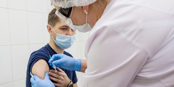 Минздрав уточнил срок действия QR-кода у тех, кто вакцинировался и потом заболел
