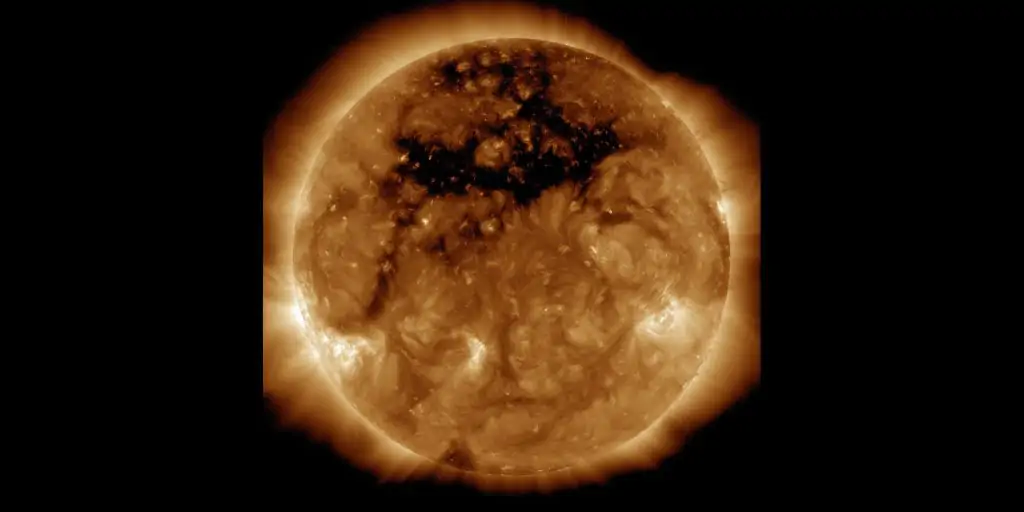 Корональная дыра на Солнце может вызвать несильные магнитные бури
