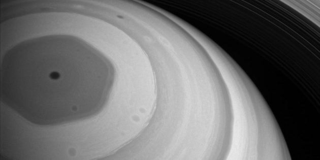 Загадки Солнечной системы: почему на полюсе Сатурна торчит гигантский шестиугольник