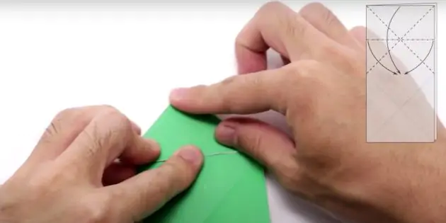 Как сделать прыгающую лягушку из бумаги: сформируйте треугольник