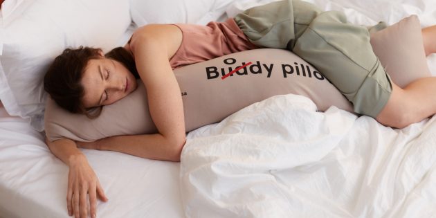 Подушка-обнимашка beyosa enjoy помогает спать правильно