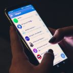 В Telegram появились реакции, перевод сообщений и QR-коды