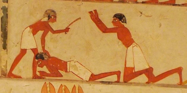 Египтяне прилюдно наказывали свидетелей