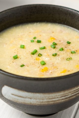 Китайский суп с куриным фаршем и кукурузой