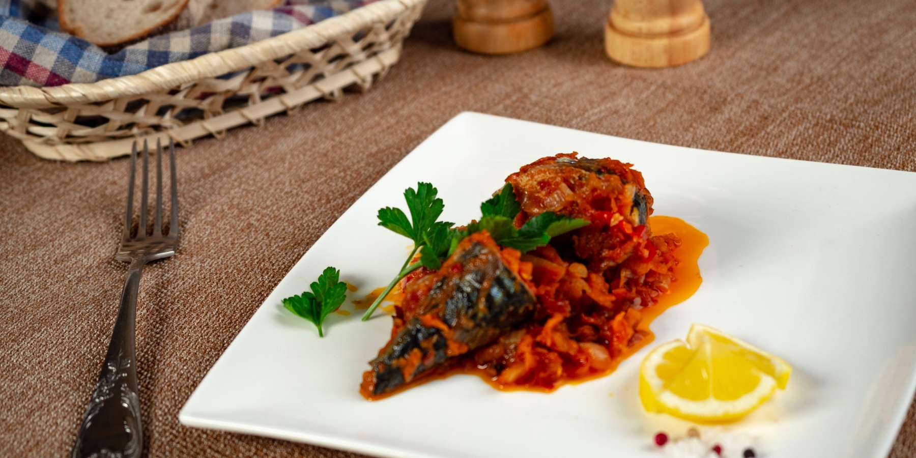 Тушёная рыба в пряных сливках