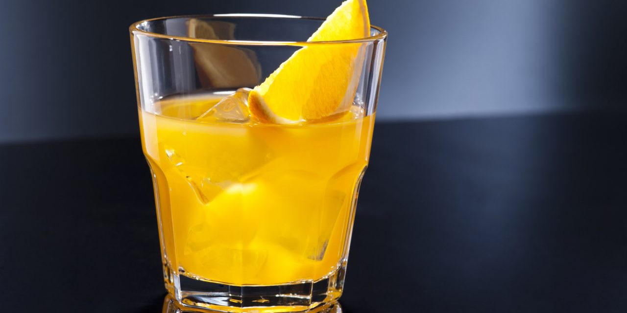 Пряный апельсиновый коктейль с водкой