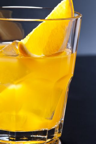 Пряный апельсиновый коктейль с водкой