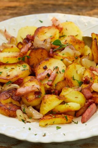 Жареная картошка в немецком стиле