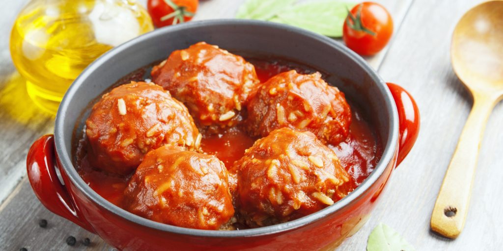 Фрикадельки с томатным соусом в духовке – пошаговый рецепт приготовления с фото