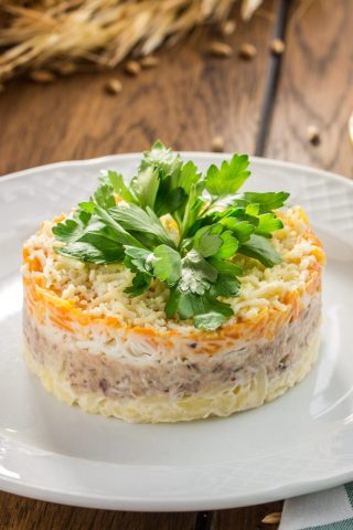 Классический салат «Мимоза» с домашним майонезом