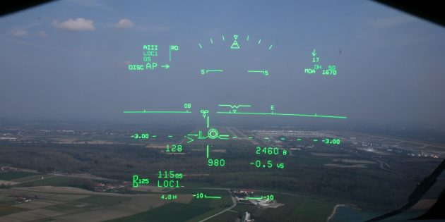 Заблуждения в кино: для пилота истребителя вражеский самолёт — точка на интерфейсе HUD