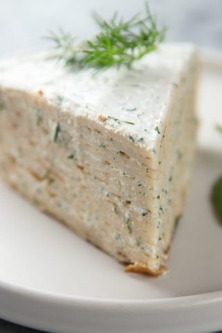 Блинный торт с творожным сыром и зеленью