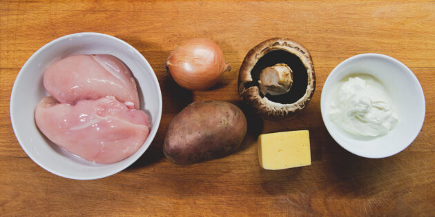 Курица с картошкой и грибами в горшочках, рецепт: подготовьте ингредиенты
