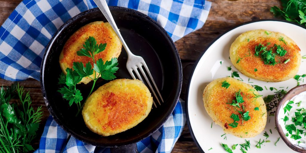 Картофельные котлеты с колбасой и сыром — пошаговый классический рецепт с фото от Простоквашино
