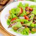 Простой салат со шпротами, помидорами и оливками