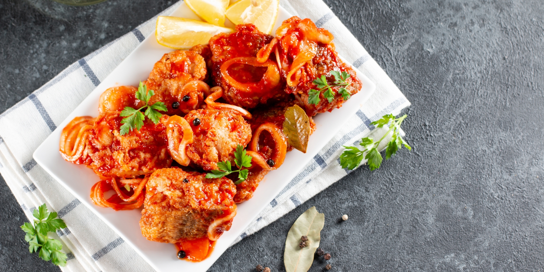 Рыба, тушенная в томатном соусе