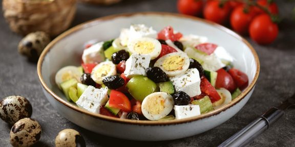 Как приготовить классический греческий салат и его вариации
