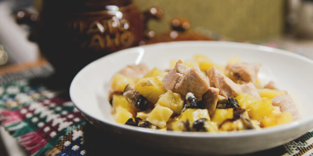Курица с картошкой и грибами в горшочках, рецепт: запекайте ещё 10 минут, чтобы получилась румяная корочка