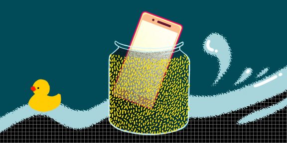 Почему сушить смартфон с помощью риса — плохая идея