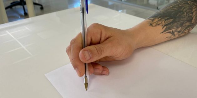 Как правильно держать ручку: Латеральный трипод