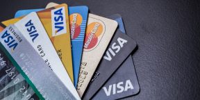 Visa и Mastercard приостановили работу в России