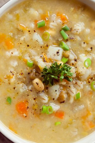 Постный суп с фасолью и перловкой