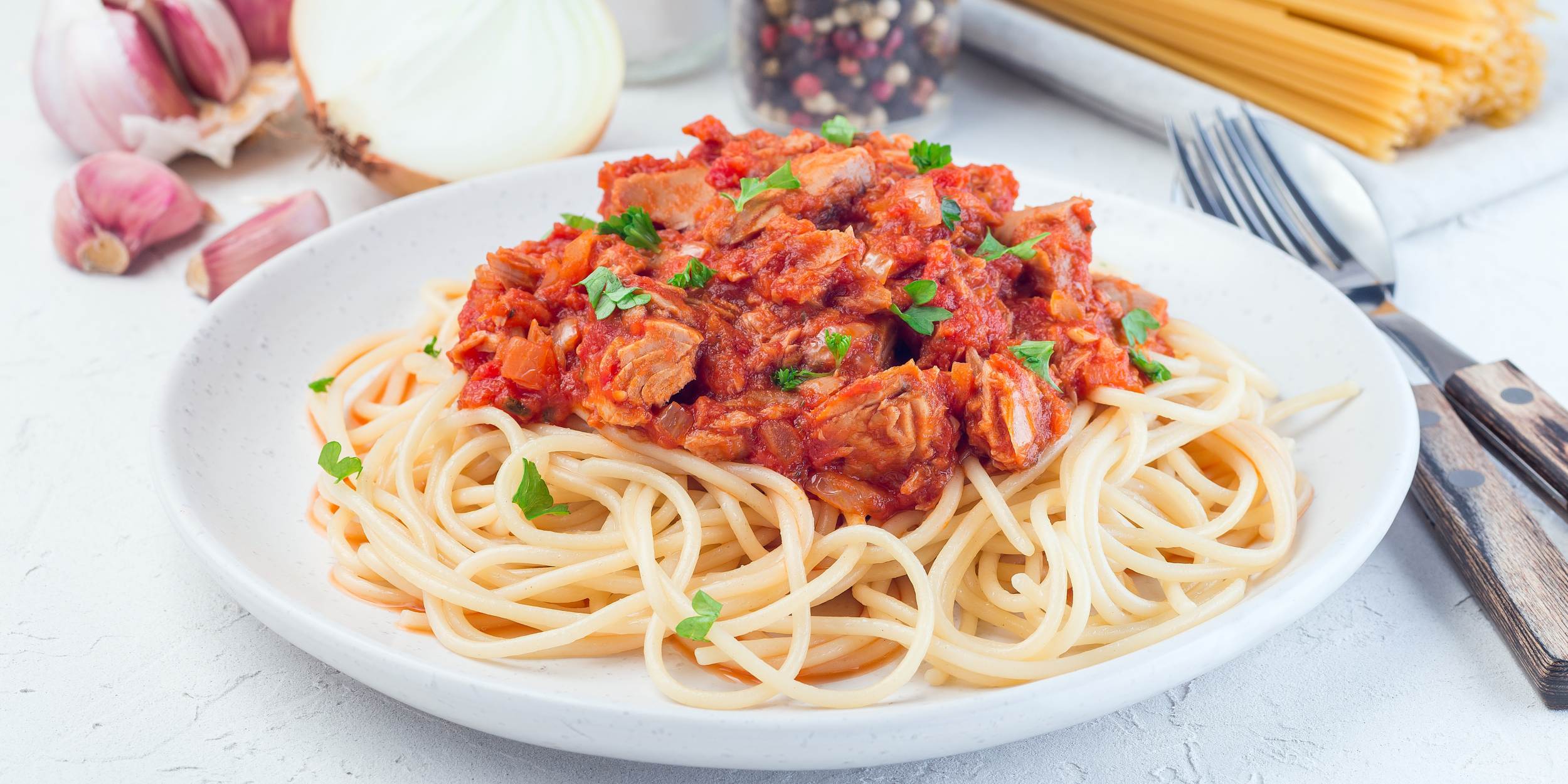 Что приготовить из рыбных консервов: салаты, супы, пироги и многое другое