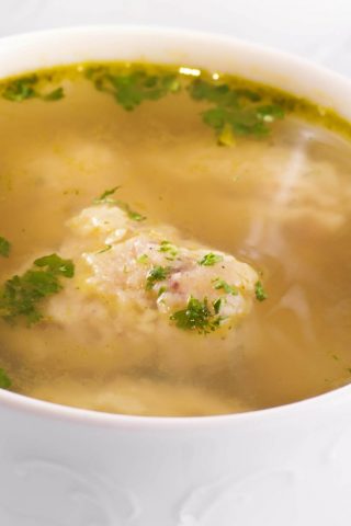Суп с рыбными фрикадельками в восточном стиле