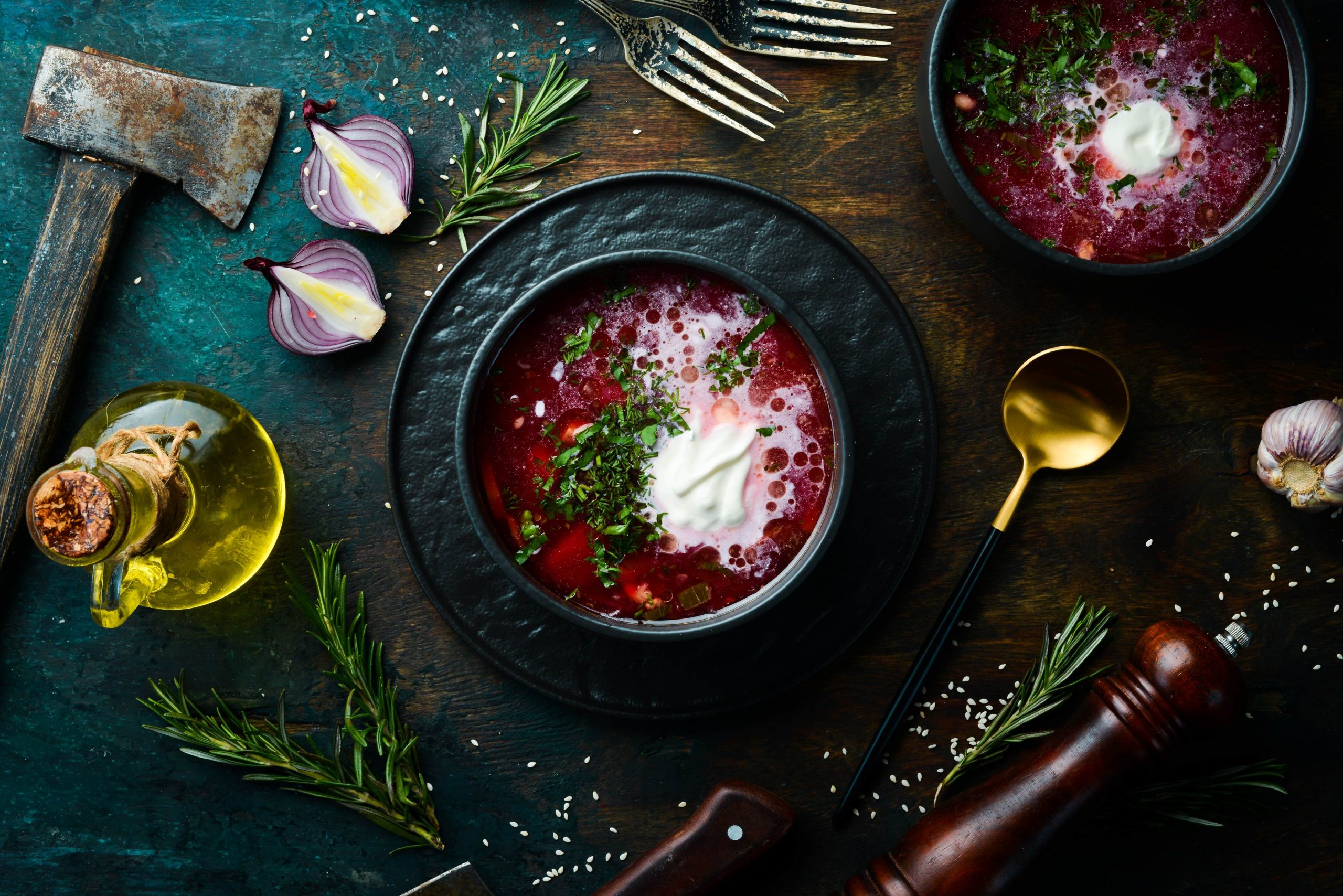 Горячий свекольник с жареной курицей