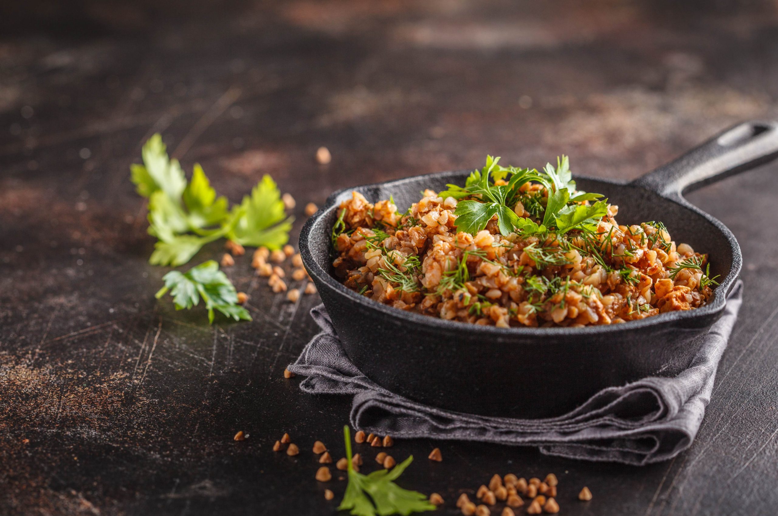 Гречка по-купечески с говядиной: рецепт гречневой каши с мясом - Лайфхакер