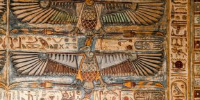 В древнем египетском храме обнаружили чудом сохранившиеся цветные фрески