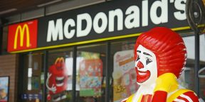Минпромторг предложил пользователям придумать новое название McDonald’s в России