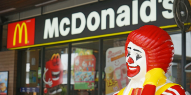 Минпромторг предложил пользователям придумать новое название McDonald’s в России