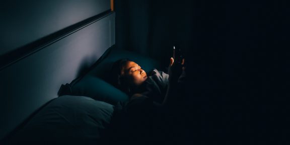 Исследование: из-за глобального потепления люди стали меньше спать