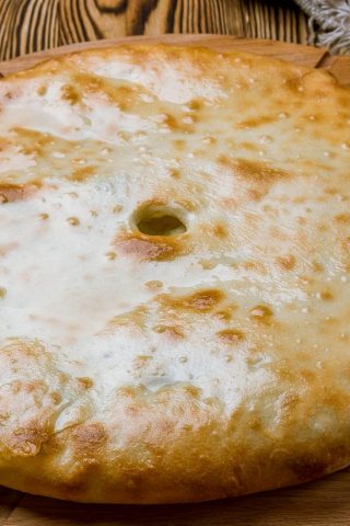 Осетинский пирог на кефире с сыром и картошкой