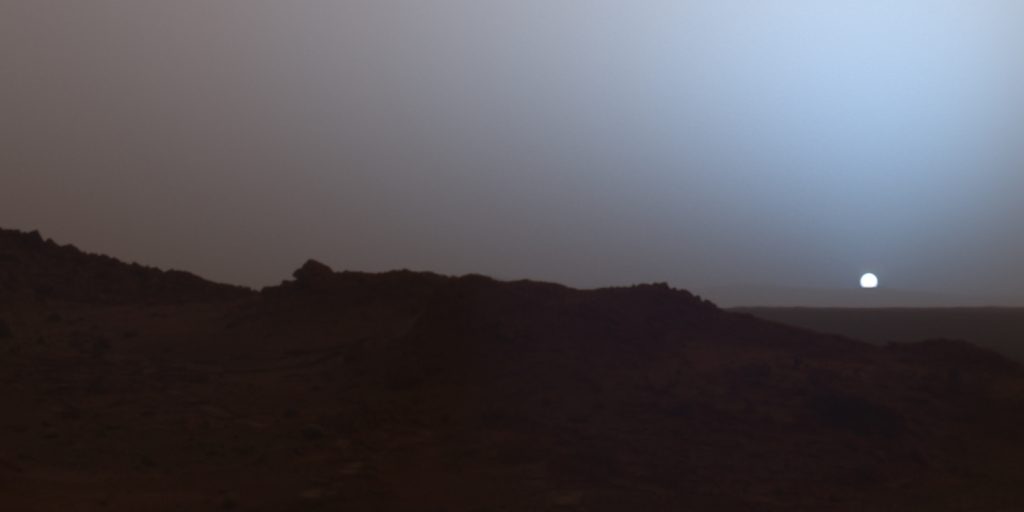 Какого цвета небо на Марсе