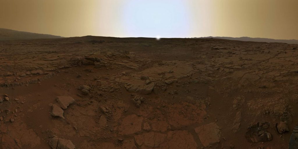 Какого цвета небо на Марсе