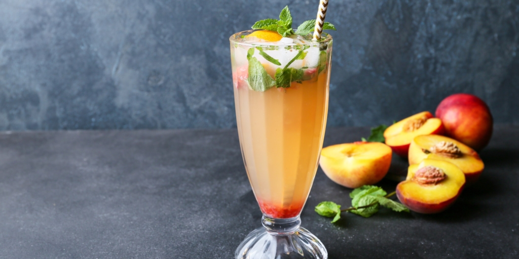 Персиковый мохито в домашних условиях: рецепт алкогольного коктейля ...
