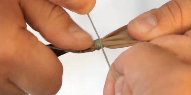 Как сделать рогатку из дерева своими руками: прикрепите детали к кожетку