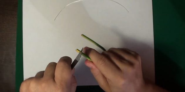 Как сделать рогатку из проволоки: прорежьте по кругу изоляцию